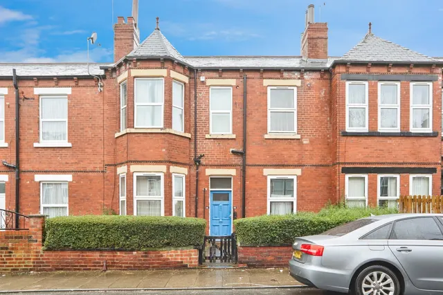 Hillcrest Avenue, Leeds, photo 1