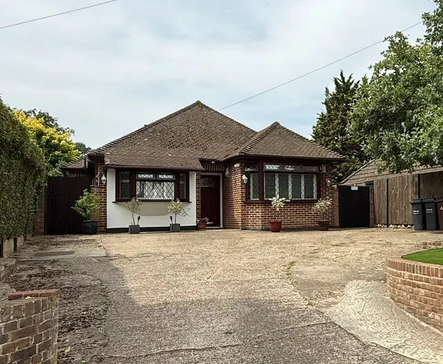 Downs road, Istead Rise walking distance to the primary school, photo 1