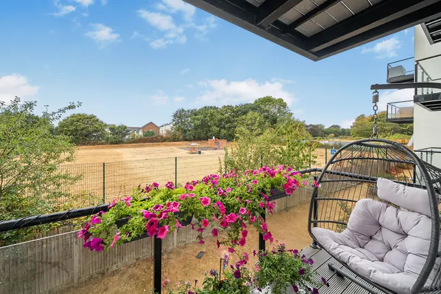 Hawker Drive, Addlestone, KT15, photo 3