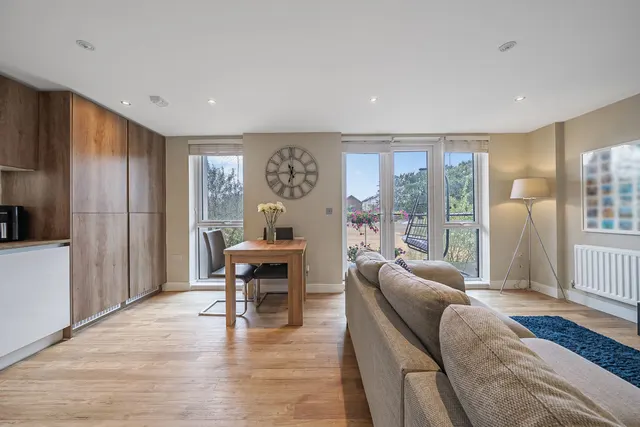 Hawker Drive, Addlestone, KT15, photo 2