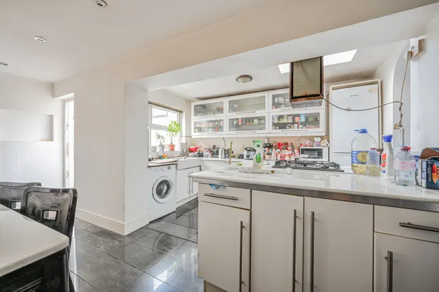 47 Avondale Road, London, photo 1