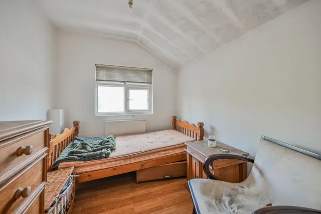 Photo 3 — 47 Avondale Road, London
