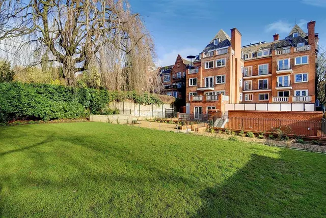 Photo 2 — Fitzjohns Avenue, London