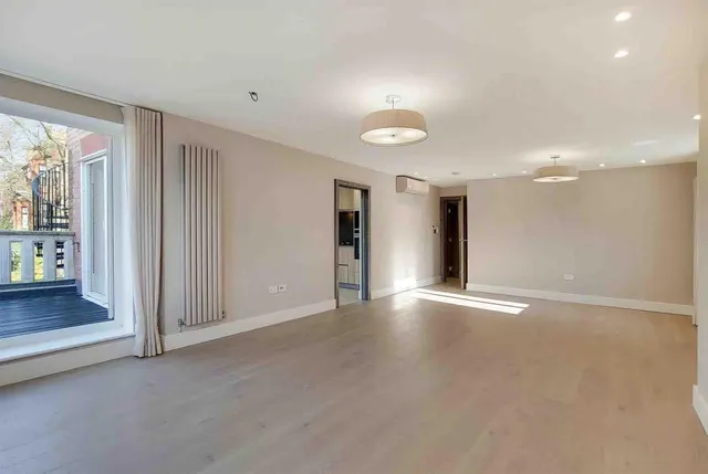 Fitzjohns Avenue, London, photo 1