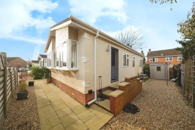 Beechwood Park, Caddington, LU1, photo 1