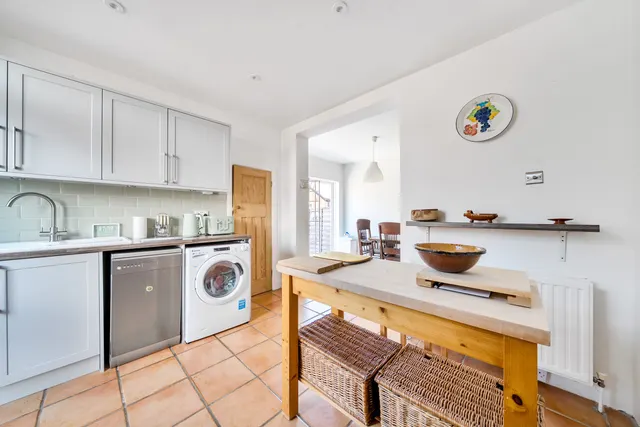 Photo 3 — Vale Crescent, Kingston Vale, London, SW15