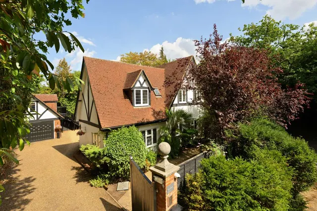 East Road, St George's Hill, Weybridge, Surrey, KT13 0LE, photo 1