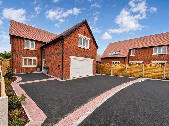 Turnbull Road, Fradley, WS13, photo 1