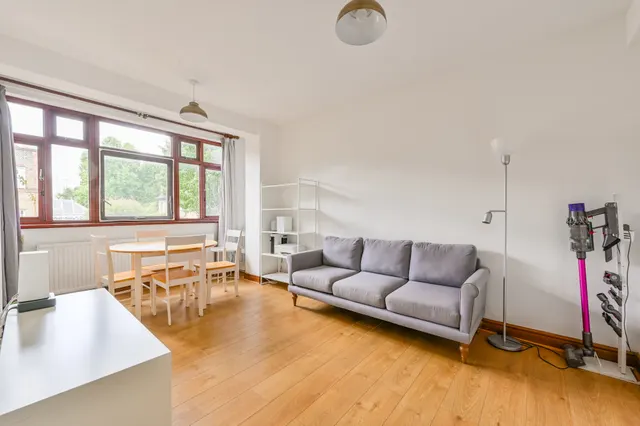 Photo 2 — 3 Ascot Lodge, Greville Place, London