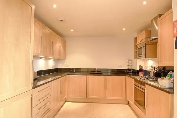 Photo 3 — Hartfield Crescent London SW19