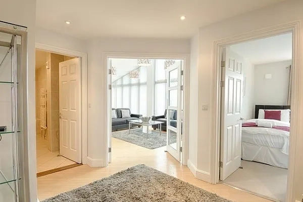 Hartfield Crescent London SW19, photo 1