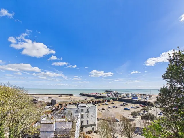 The Parade, Folkestone, Kent, CT20, photo 1