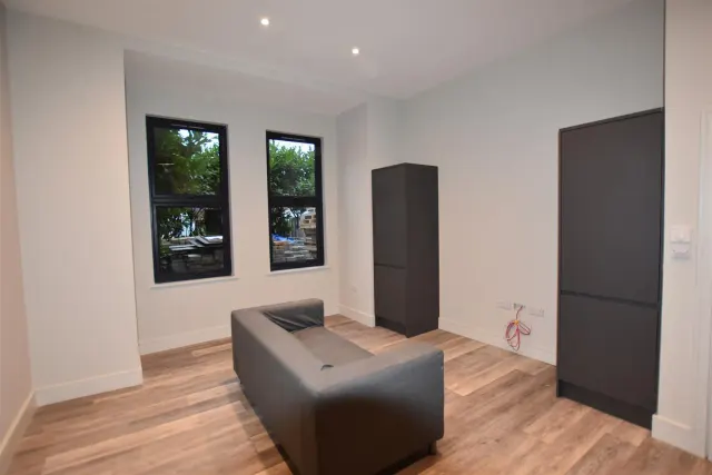 Brett Villas, Park Royal Road, London, photo 1