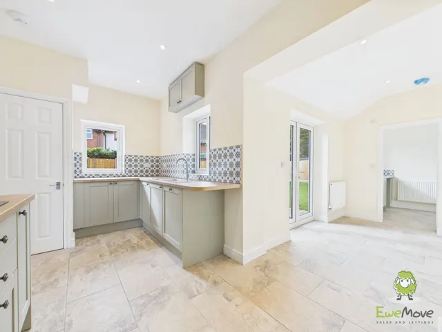 Sunny View Holt Road, Cross Lanes, LL13, photo 3
