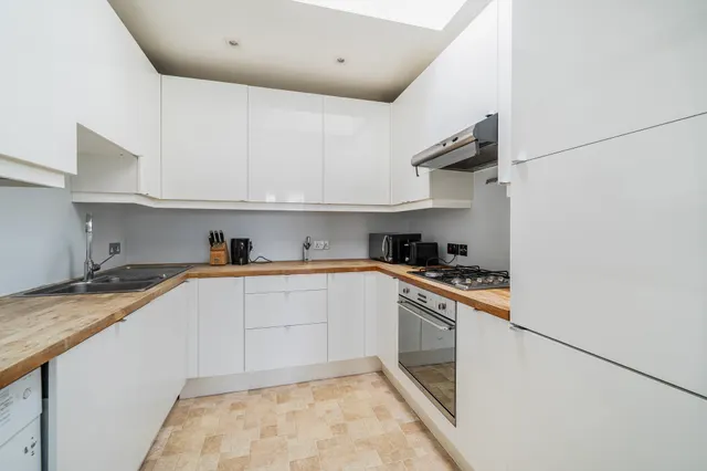 Photo 3 — 9D Redcliffe Street, London