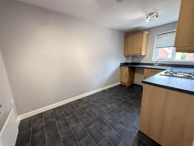 Jeque Place, Burton-On-Trent, DE13, photo 3