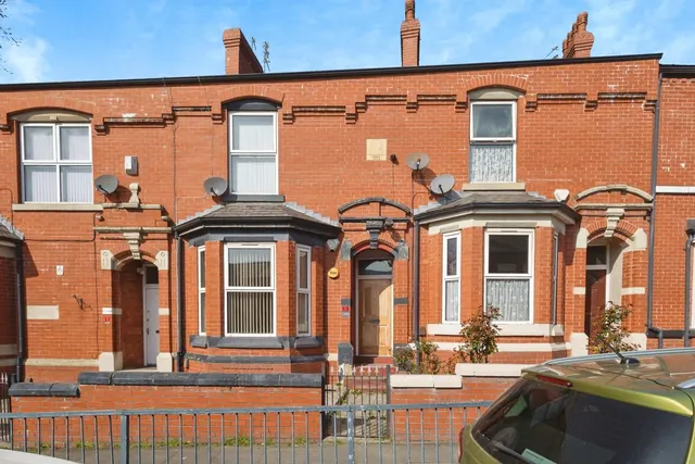 Mossley Road, Ashton-under-Lyne, Greater Manchester, OL6, photo 1