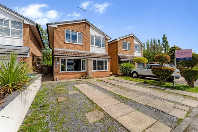 Wynton Close, Leigh, WN7 3NB, photo 1
