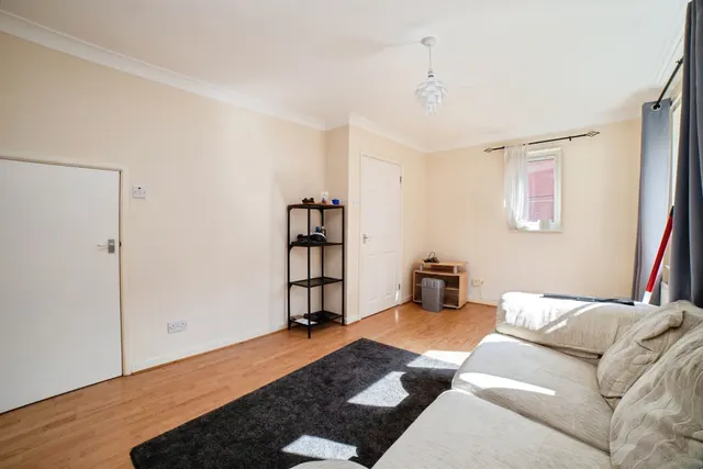 Meden Crescent, Sutton-In-Ashfield, NG17, photo 2