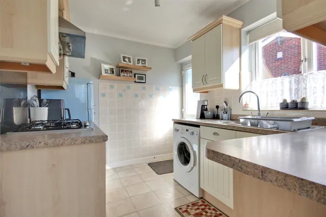 Photo 3 — Ganton Way, Willerby