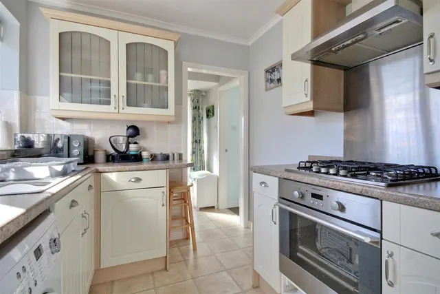 Photo 2 — Ganton Way, Willerby
