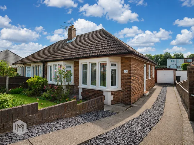 Middleton Drive, Bury, BL9 8DT, photo 1
