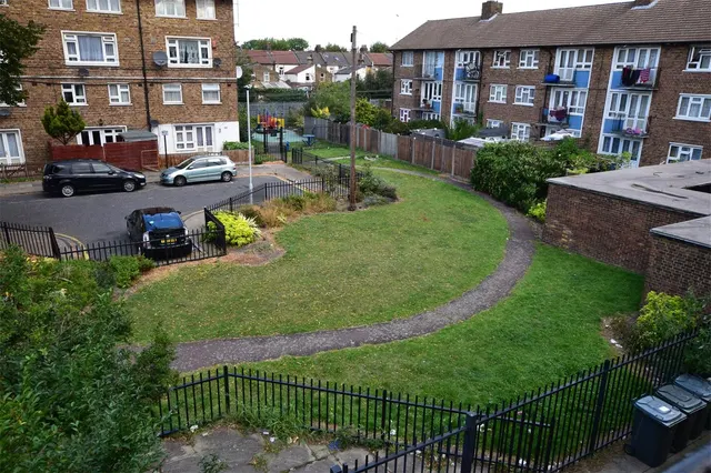 Kings Court, London, E13, photo 1