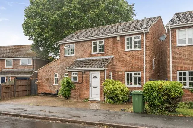 Buckingham Way, Frimley, GU16, photo 1