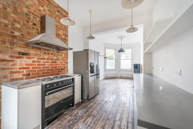 Photo 3 — 28 Sellons Avenue, London