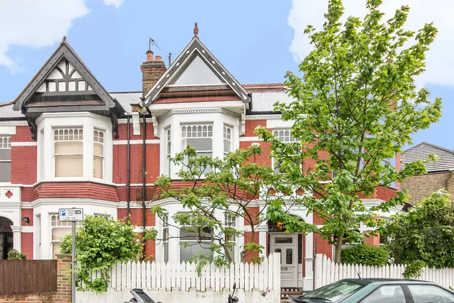28 Sellons Avenue, London, photo 1