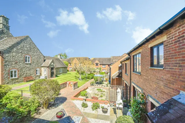 Parsonage Court, Highworth, SN6, photo 2