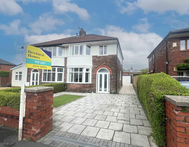 Kensington Avenue, Penwortham, Lancashire, PR1 0EE, photo 1