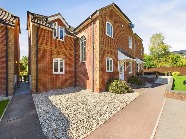 The Maltings Liphook Road, Whitehill, GU35, photo 2