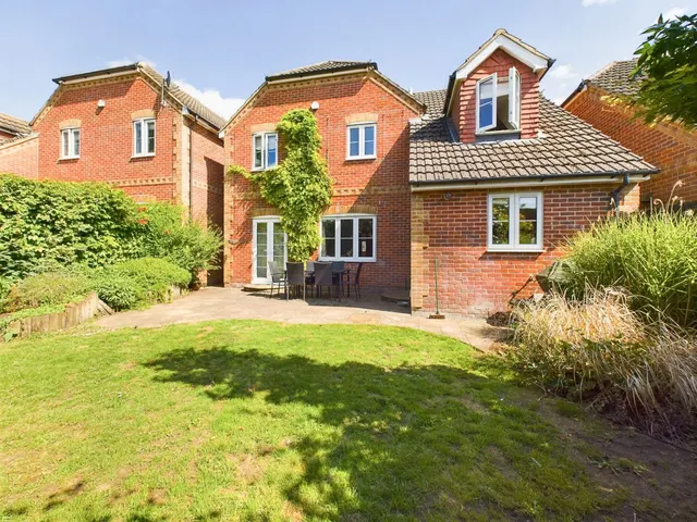 The Maltings Liphook Road, Whitehill, GU35, photo 1