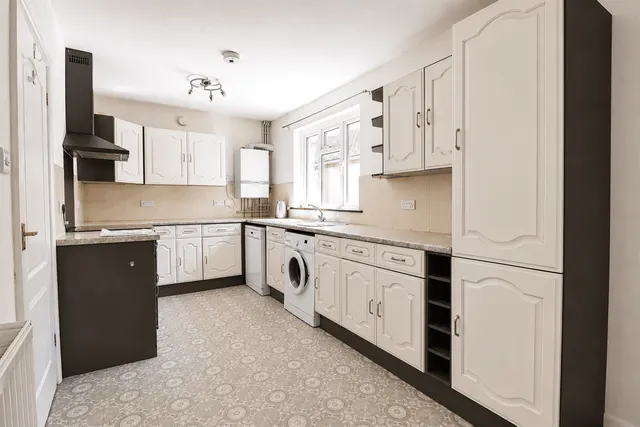 Photo 2 — Milton Road, Waterlooville, PO7 6AA