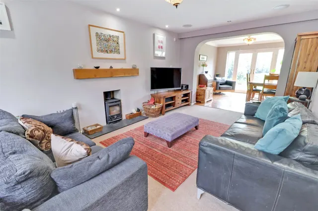 Church Road, Earley, RG6, photo 2