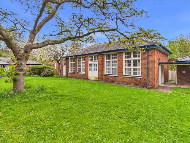 The Lodge, Western Road, Crediton, Devon, EX17, photo 1