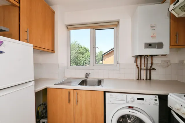 Photo 2 — Parrotts Field, Hoddesdon