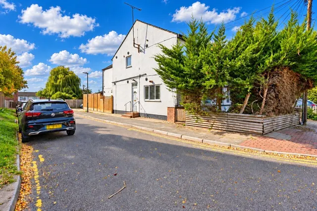 High Street, London Colney, AL2, photo 1