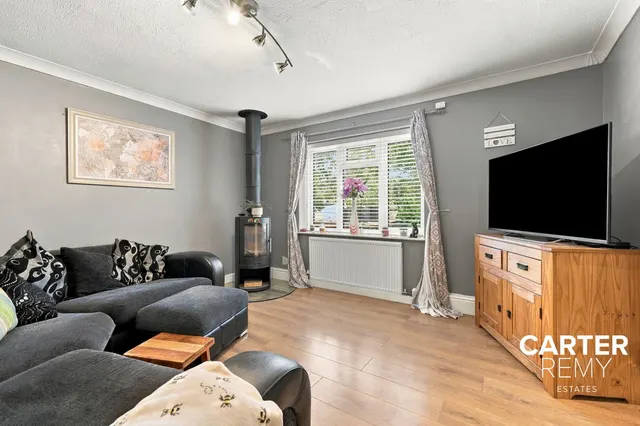 Photo 3 — Tyefields, Pitsea, Basildon, SS13 1HY