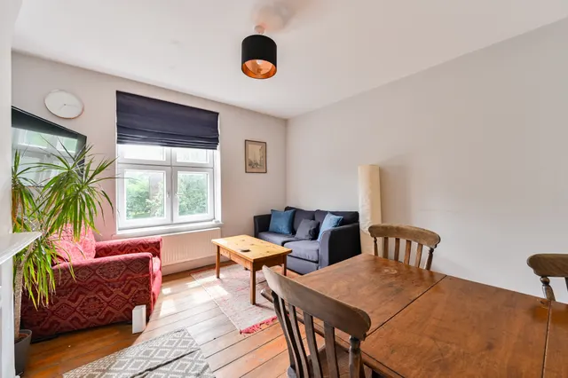 Photo 2 — 28 Bilton House, Wandsworth Road, London
