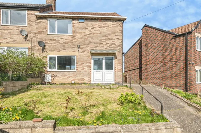 Pateley Crescent, Huddersfield, photo 1