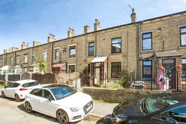 Victor Terrace, Halifax, West Yorkshire, HX1 — photo 1