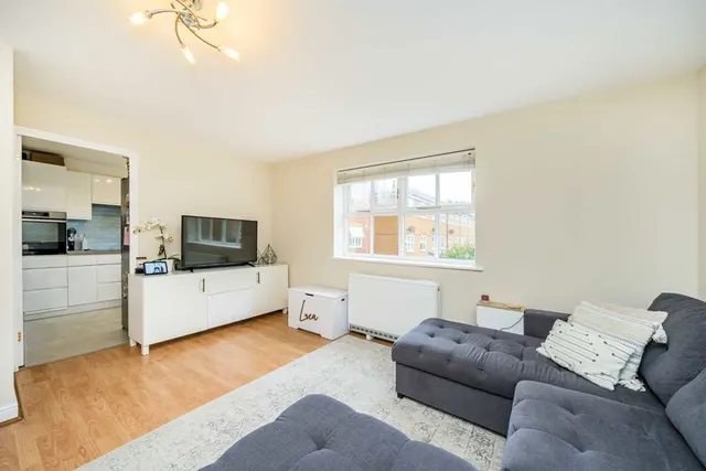 Massingberd Way, SW17, photo 2