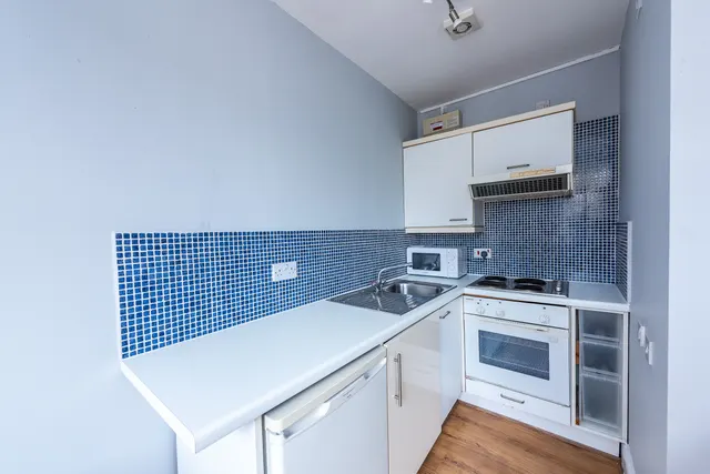 Photo 3 — Flat 15, 6 Collingham Place, London