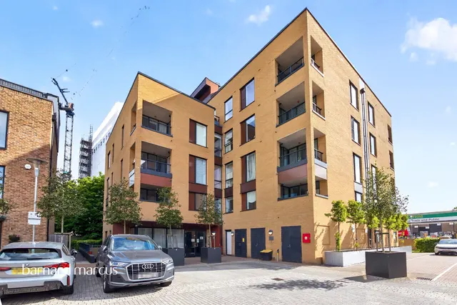 Quayle Crescent, London, photo 1