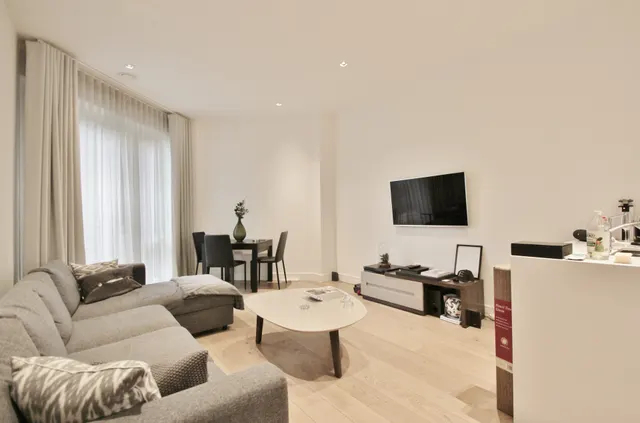 Kew Bridge Road, Brentford, TW8, photo 1