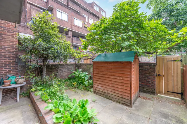 Photo 2 — 1 Tolchurch, Dartmouth Close, London