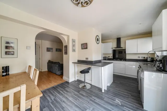 Western Avenue, Egham, TW20, photo 2