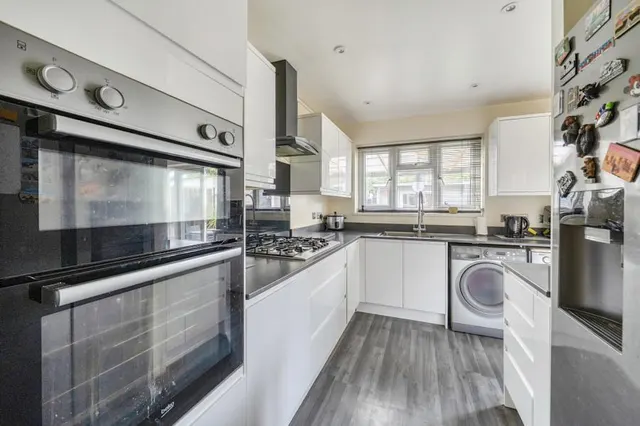 Western Avenue, Egham, TW20, photo 3